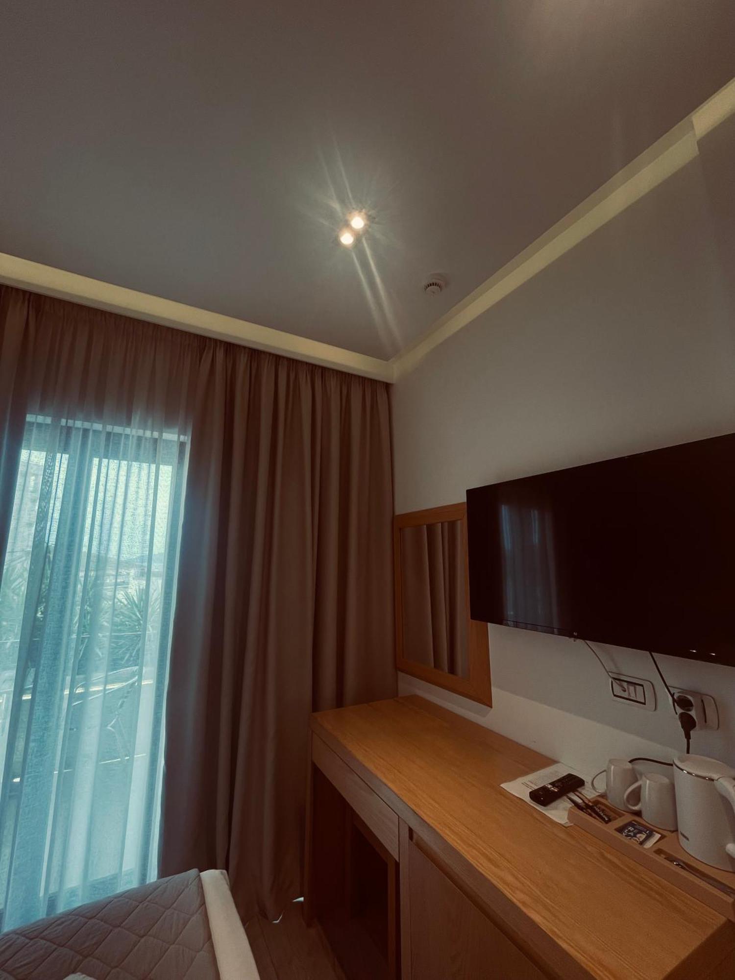 Hotel Sole Саранда Экстерьер фото